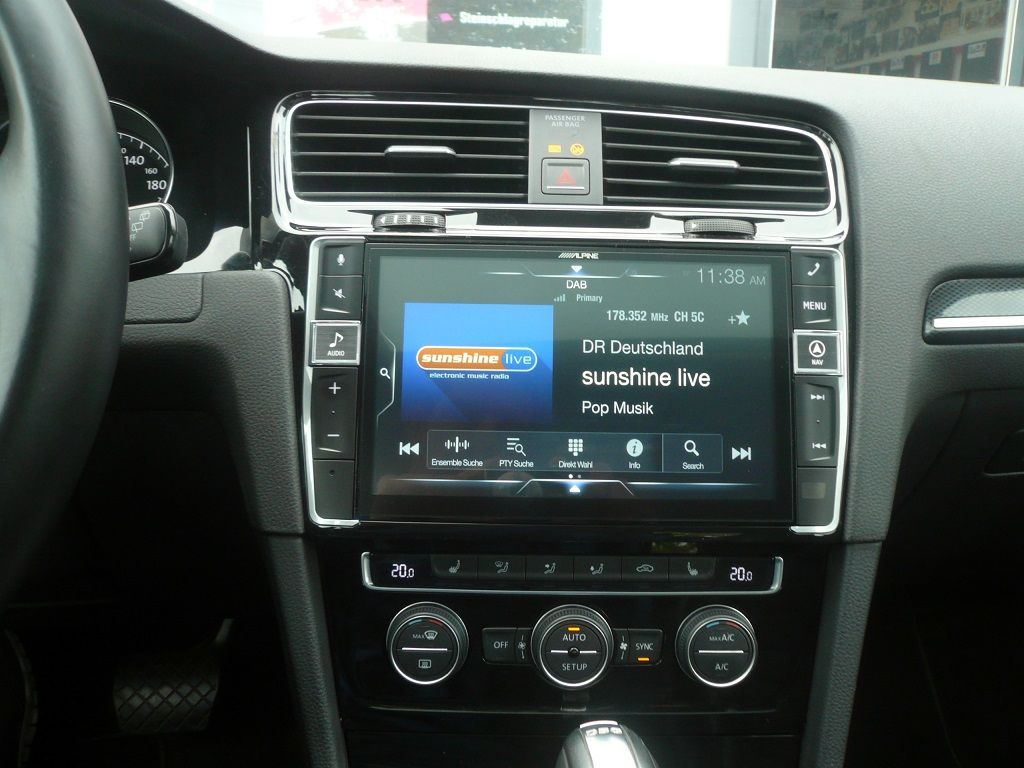 Alpine i902D-G7, 9-Zoll Premium-Mobile-Media-System für Volkswagen Golf 7 mit Apple CarPlay und Android Auto Unterstützung nachgerüstet. OEM Rückfahrkamera & PDC Darstellung an das Alpine Gerät adaptiert.