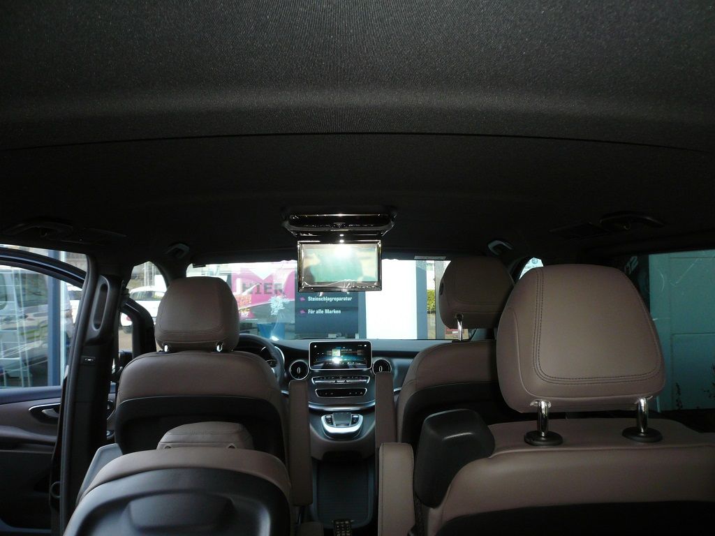 Alpine PKG-RSE3HDMI26 cm (10,1-Zoll) Decken-Monitor mit DVD-Player und HDMI-Eingang in einer Mercedes V-Klasse 2022 nachgerüstet.