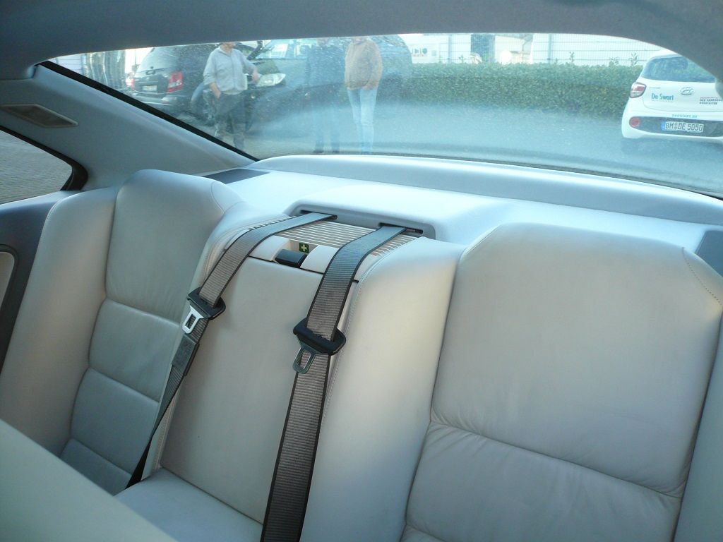 BMW 850i Himmel, Hutablage, A- und C-Säulen in Himmelstoff neu bezogen.