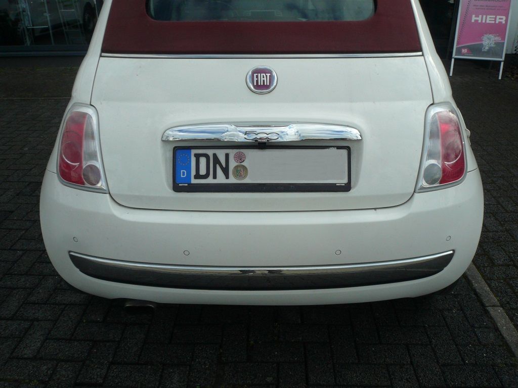 Das neue Alpine iLX-705D mit Apple CarPlay WiFi und Rückfahrkamera im Fiat 500 Cabrio nachgerüstet.