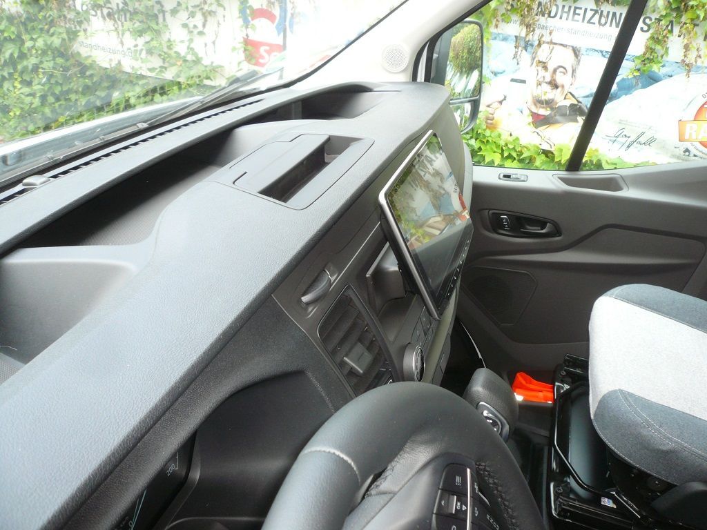 ALpine iLX-903-TRA 9zoll Transit Navigationsgerät im Wohnmobil nachgerüstet.