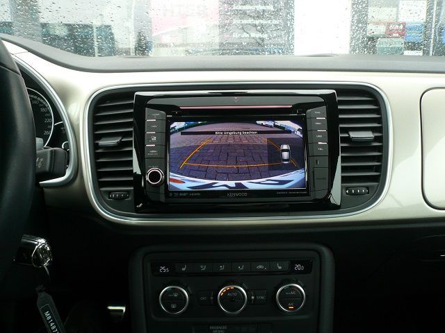 Wir haben im VW Käfer das Kennwood DNX518DABS nachgerüstet, die Originale OEM  Rückfahrkamera an das Kenwood Gerät adaptiert. Die Darstellung der PDC und der Klima mittels Adapter auch visuell adaptiert.