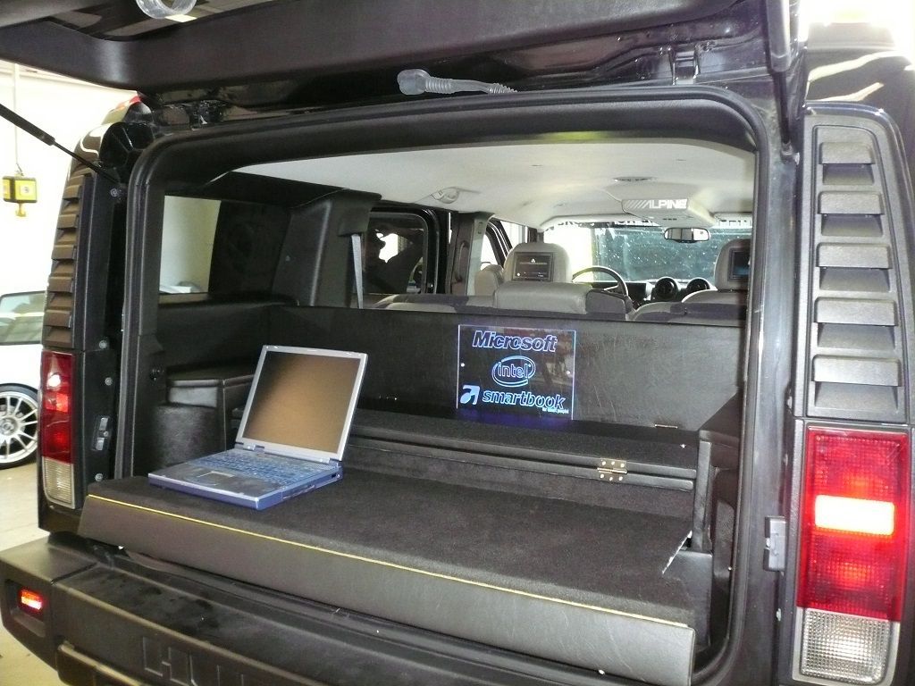 Presentations Vorrichtung für Laptops und Smartbooks angefertigt und mit Kunstleder bezogen.