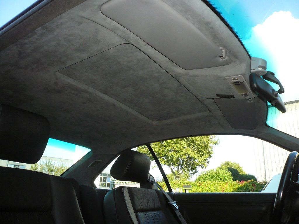 BMW 850. Himmel, A- und C-Säulen in Alcantara neu bezogen.