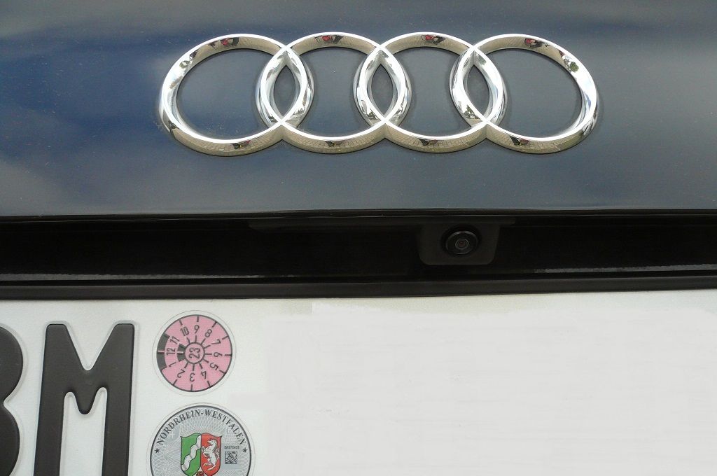 Rückfahrkamera Modul für das MMI 2G und Griffleistenkamera im Audi A5 Coupe nachgerüstet.