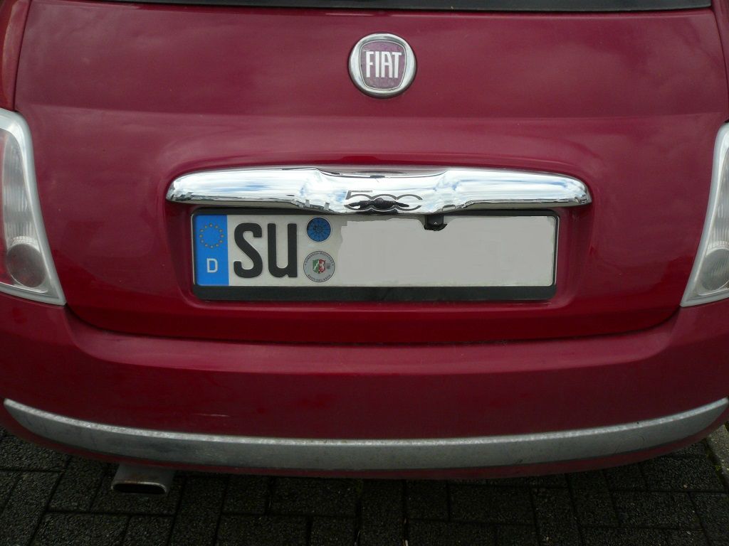 Fiat 500 Auf Doppel-DIN umgebaut. Kenwood DMX8019DABS Mediacenter mit Apple CarPlay WiFi und Rückfahrkamera montiert.