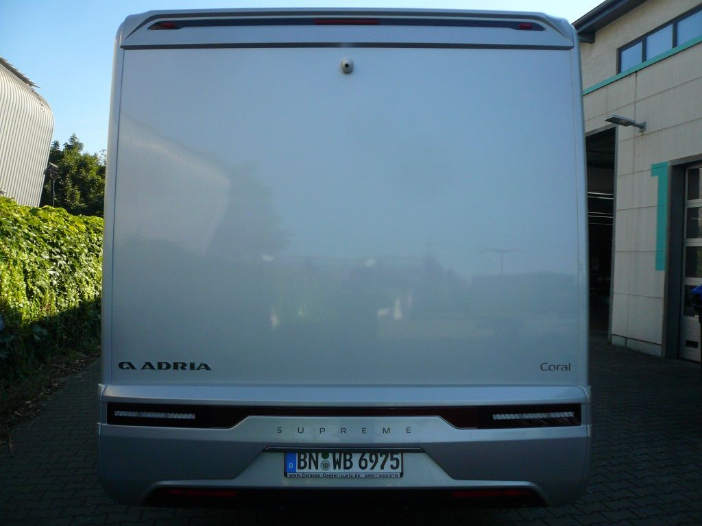 Im aktuellen Ducato 8 haben wir folgende Alpine Produkte nachgerüstet:
Alpine X903D-DU8 Navigation, Rückfahrkamera HCE-C2100RD, Frontkamera HCE-C2600FD, Abwasserkamera HCE-C1100, SPC-R100DU Radial-Lautsprecher, SWC-D84S Subwoofer mit SWA-150KIT Verstärker.
Gegen Diebstahl haben wir die Thitronik Alarmanlage WiPro III safe.lock nachgerüstet.