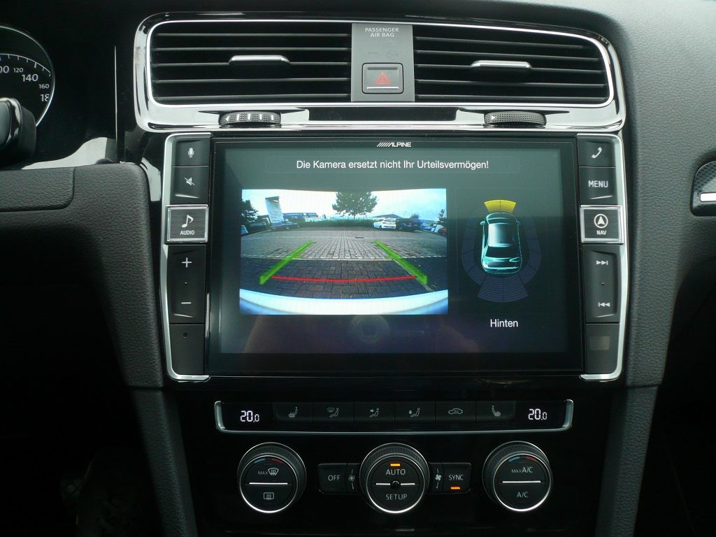 Alpine i902D-G7, 9-Zoll Premium-Mobile-Media-System für Volkswagen Golf 7 mit Apple CarPlay und Android Auto Unterstützung nachgerüstet. OEM Rückfahrkamera & PDC Darstellung an das Alpine Gerät adaptiert.