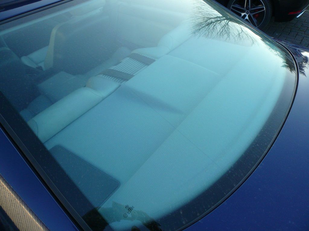 BMW 850i Himmel, Hutablage, A- und C-Säulen in Himmelstoff neu bezogen.