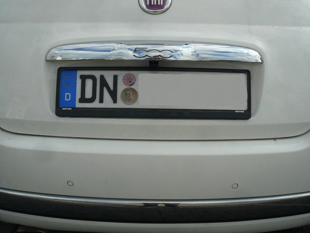 Das neue Alpine iLX-705D mit Apple CarPlay WiFi und Rückfahrkamera im Fiat 500 Cabrio nachgerüstet.