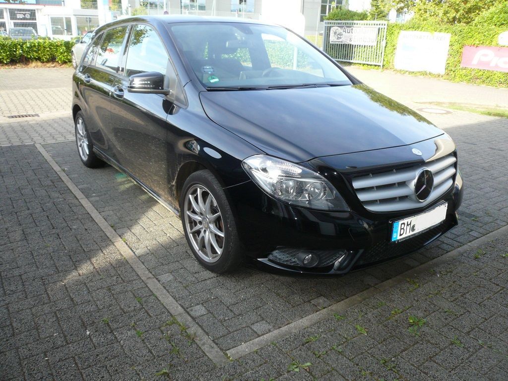 ESX VN809 MB-B1 Fahrzeugspezifischer i9 Naviceiver mit 20,3 cm (8“) Touchscreen-Bildschirm für Mercedes-Benz B-Klasse und Rückfahrkamera nachgerüstet.