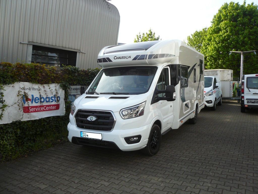 Caratec CET302R Caravaning-Routerset mit flacher Dachantenne in einem Ford Transit Wohnmobil nachgerüstet.