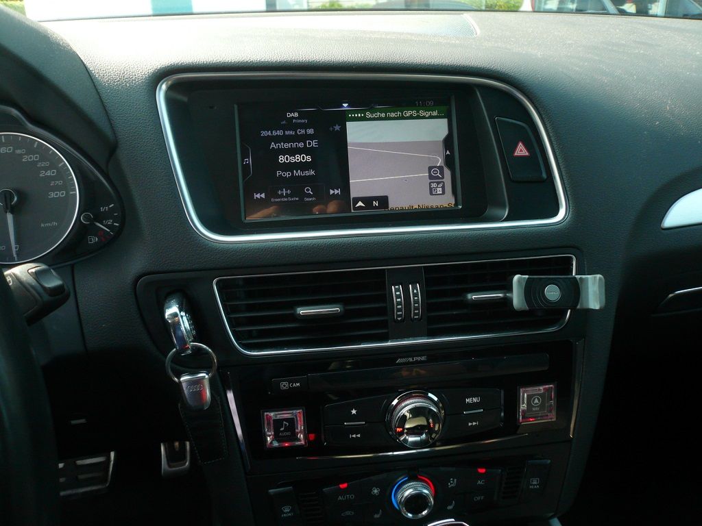 Alpine X703D-Q5 7-Zoll Premium-Infotainment-System inkl. Rückfahrkamera für Audi Q5 mit Navigationssystem, Apple CarPlay und Android Auto Unterstützung nachgerüstet.