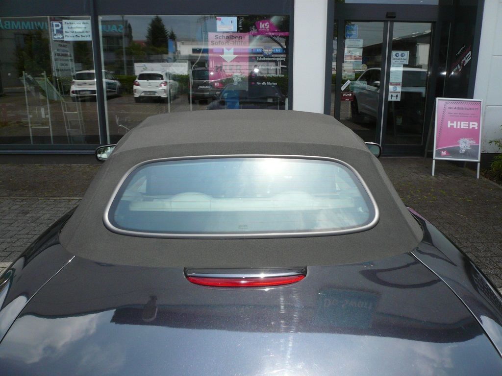 Jaguar XK8 Cabrio Verdeck Bezug in Sonnenland Stoff schwarz geliefert und montiert.