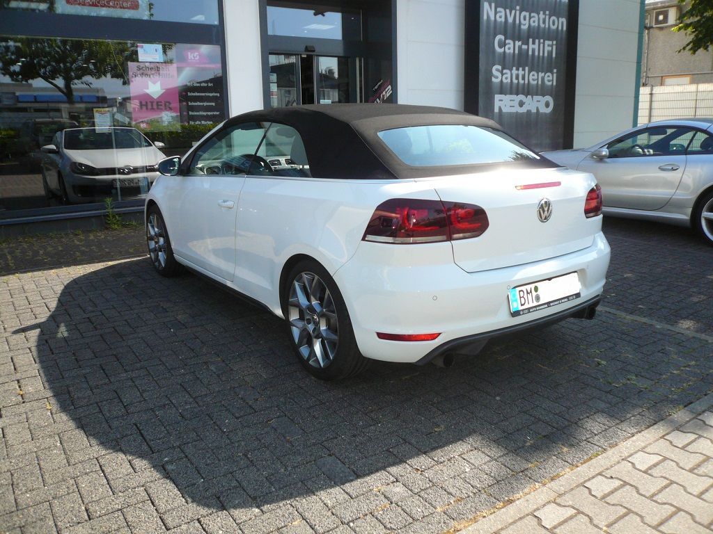 Alpine X803D-U Navigationssystem mit DAB+ und kapazitivem 8-Zoll (20cm) Display, Apple CarPlay und Android Auto Unterstützung inkl. Rückfahrkamera im VW Golf 6 Cabrio nachgerüstet