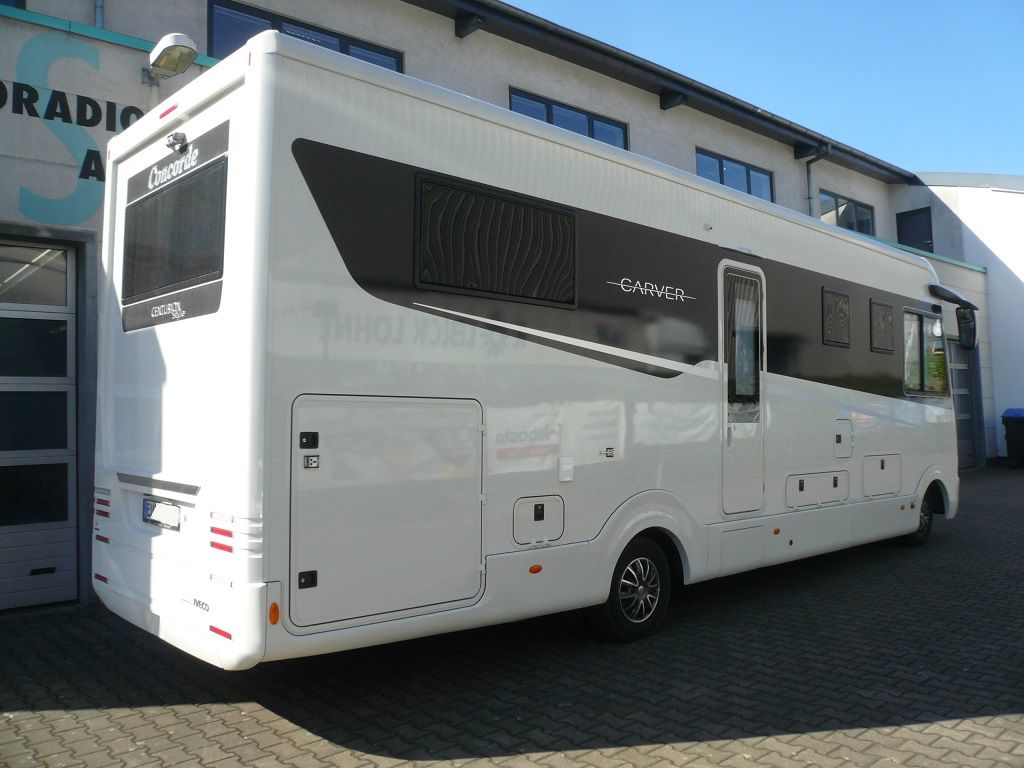 Alpine X803DC-U Navigationssystem mit DAB+ und kapazitivem 8-Zoll Display, Reisemobilsoftware vorinstalliert, Apple CarPlay und Android Auto Unterstützung mit Rückfahrkamera nachgerüstet.