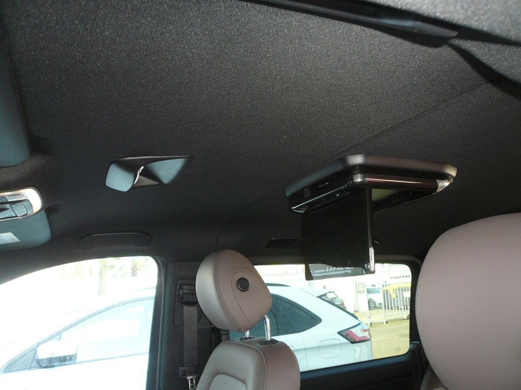 Alpine PKG-RSE3HDMI26 cm (10,1-Zoll) Decken-Monitor mit DVD-Player und HDMI-Eingang in einer Mercedes V-Klasse 2022 nachgerüstet.