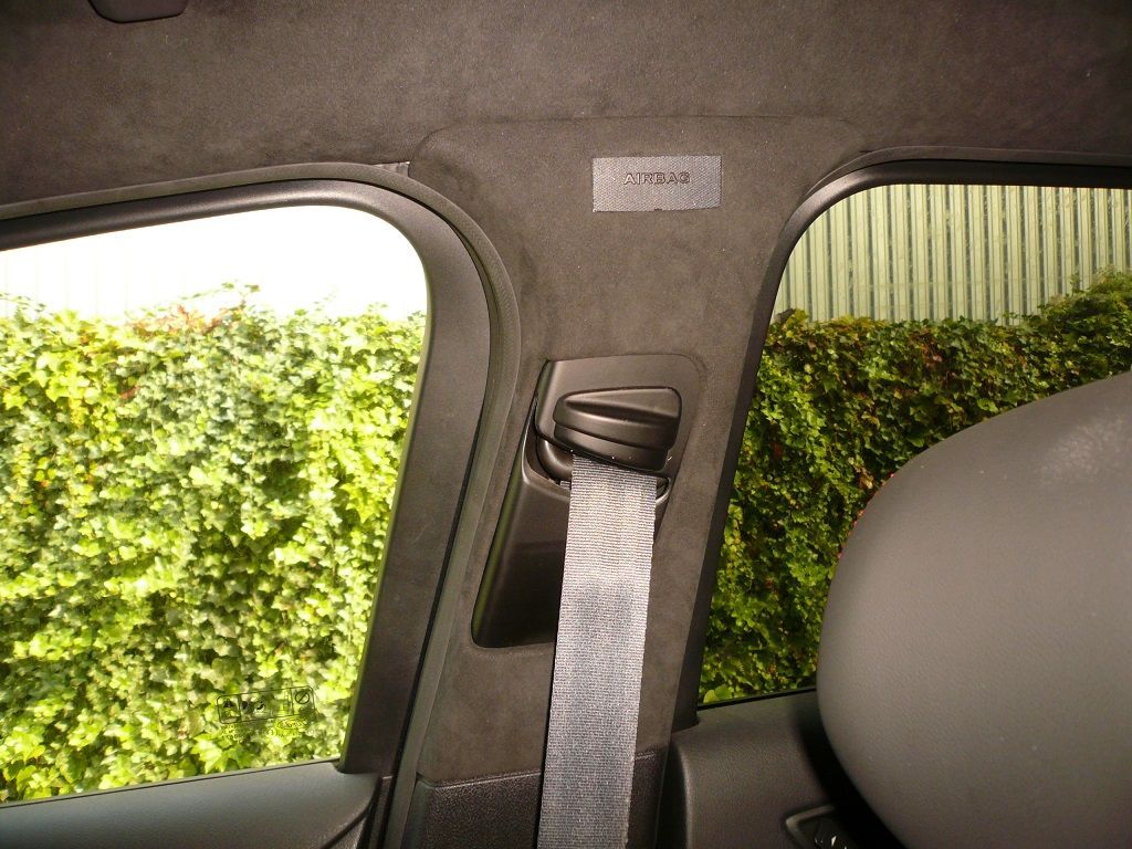 Ford Mondeo A-,B-,C-,D-Säulen und Himmel in Alcantara neu bezogen