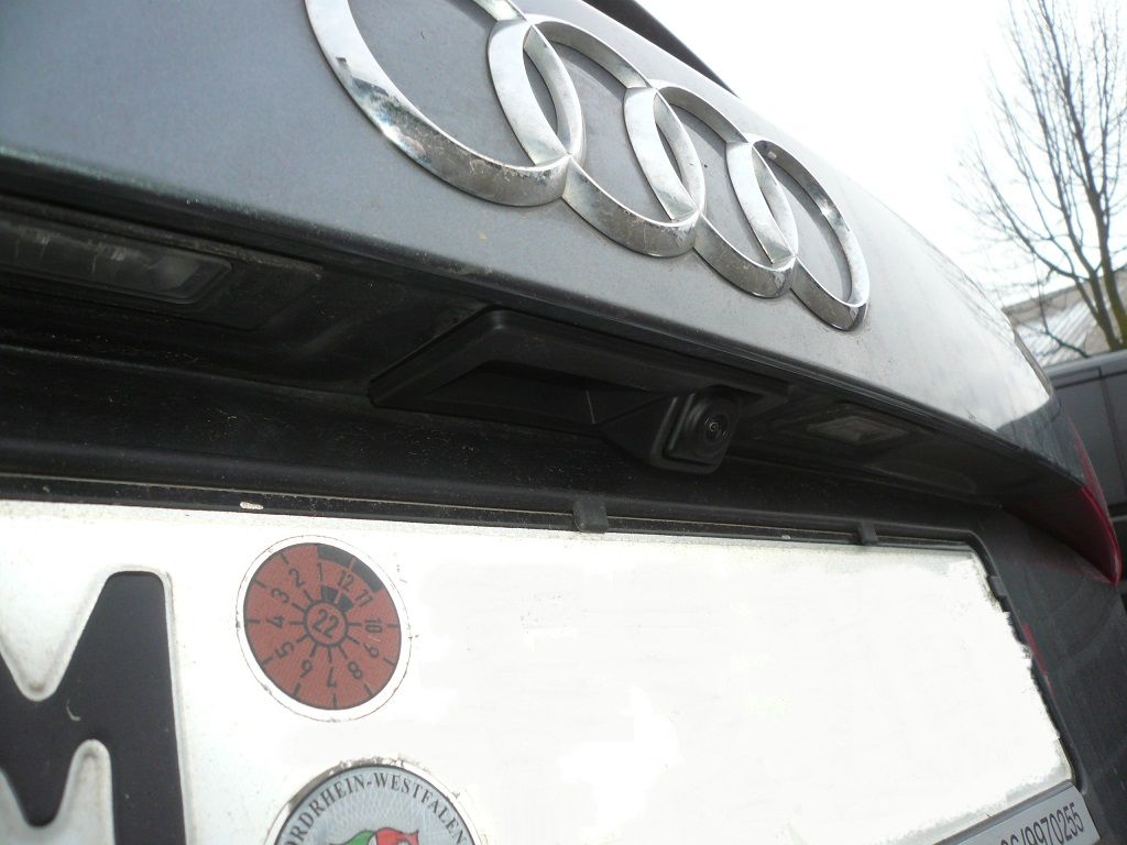 Alpine X703D-Q5 7-Zoll Premium-Infotainment-System für Audi Q5 mit Navigationssystem, Apple CarPlay und Android Auto Unterstützung.