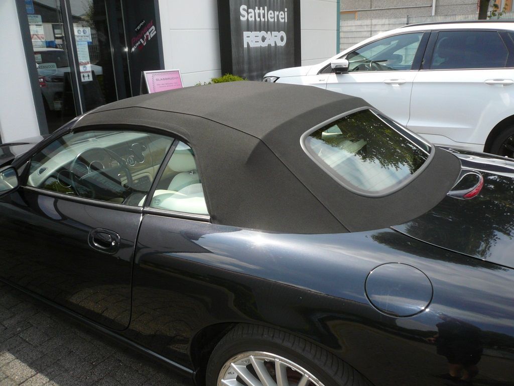 Jaguar XK8 Cabrio Verdeck Bezug in Sonnenland Stoff schwarz geliefert und montiert.