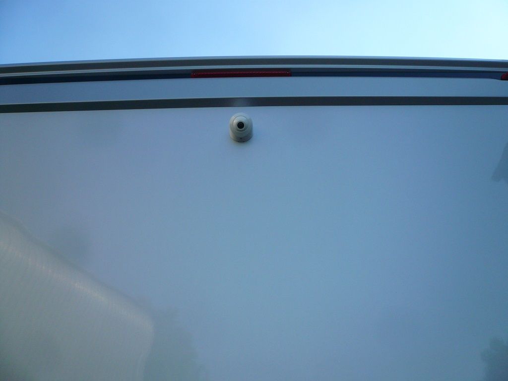 Im aktuellen Ducato 8 haben wir folgende Alpine Produkte nachgerüstet:
Alpine X903D-DU8 Navigation, Rückfahrkamera HCE-C2100RD, Frontkamera HCE-C2600FD, Abwasserkamera HCE-C1100, SPC-R100DU Radial-Lautsprecher, SWC-D84S Subwoofer mit SWA-150KIT Verstärker.
Gegen Diebstahl haben wir die Thitronik Alarmanlage WiPro III safe.lock nachgerüstet.