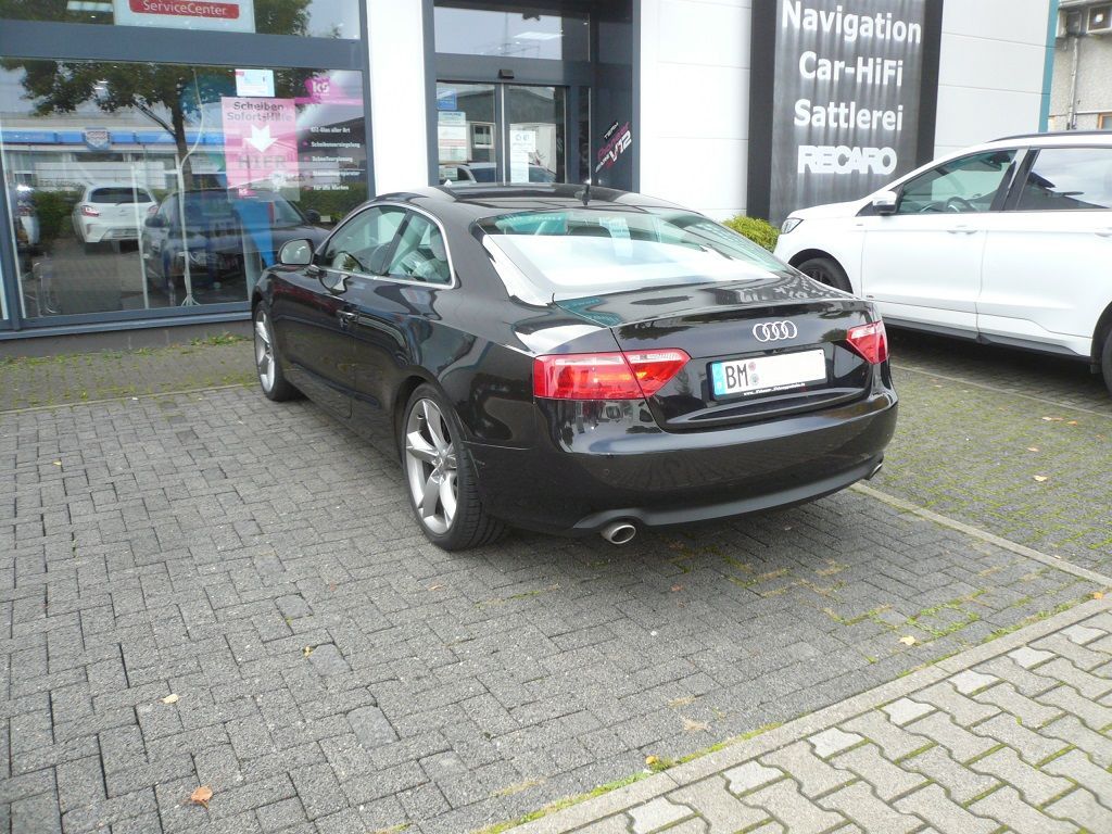 Rückfahrkamera Modul für das MMI 2G und Griffleistenkamera im Audi A5 Coupe nachgerüstet.