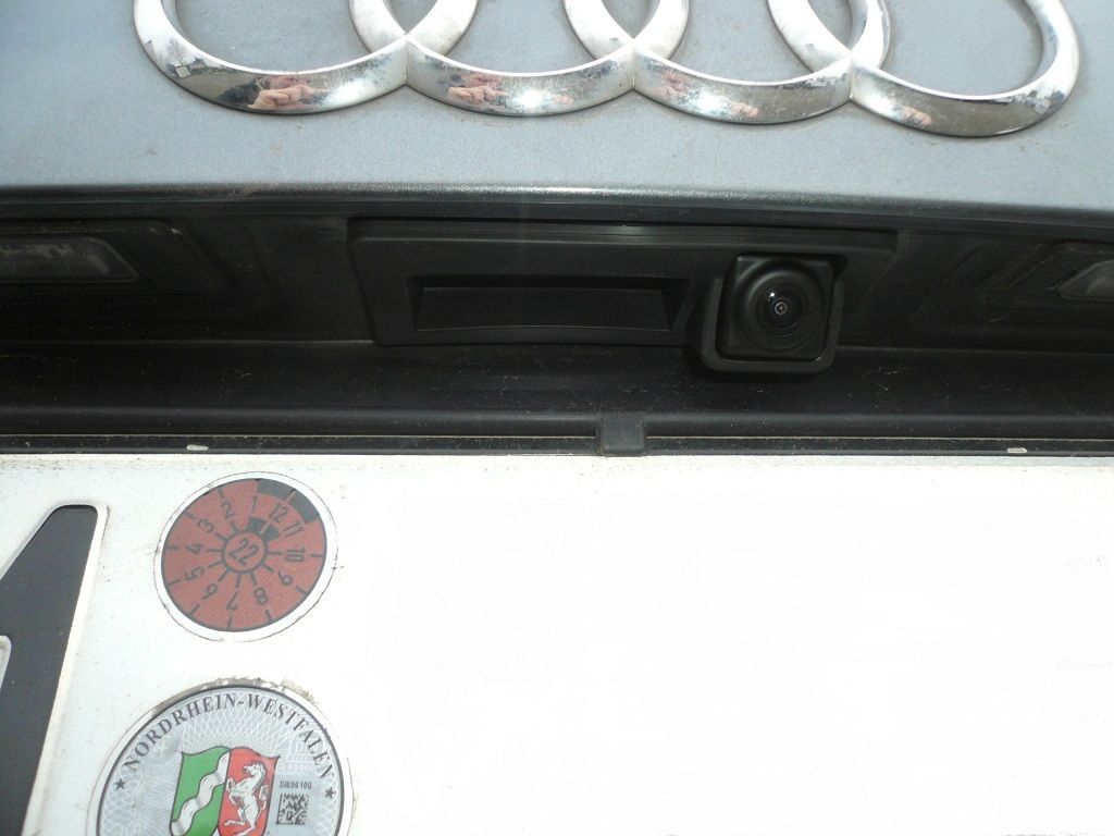 Alpine X703D-Q5 7-Zoll Premium-Infotainment-System für Audi Q5 mit Navigationssystem, Apple CarPlay und Android Auto Unterstützung.