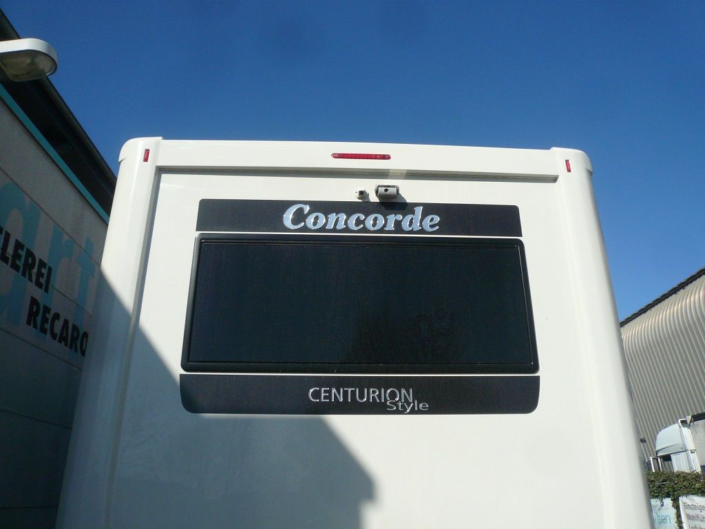 Alpine X803DC-U Navigationssystem mit DAB+ und kapazitivem 8-Zoll Display, Reisemobilsoftware vorinstalliert, Apple CarPlay und Android Auto Unterstützung mit Rückfahrkamera nachgerüstet.