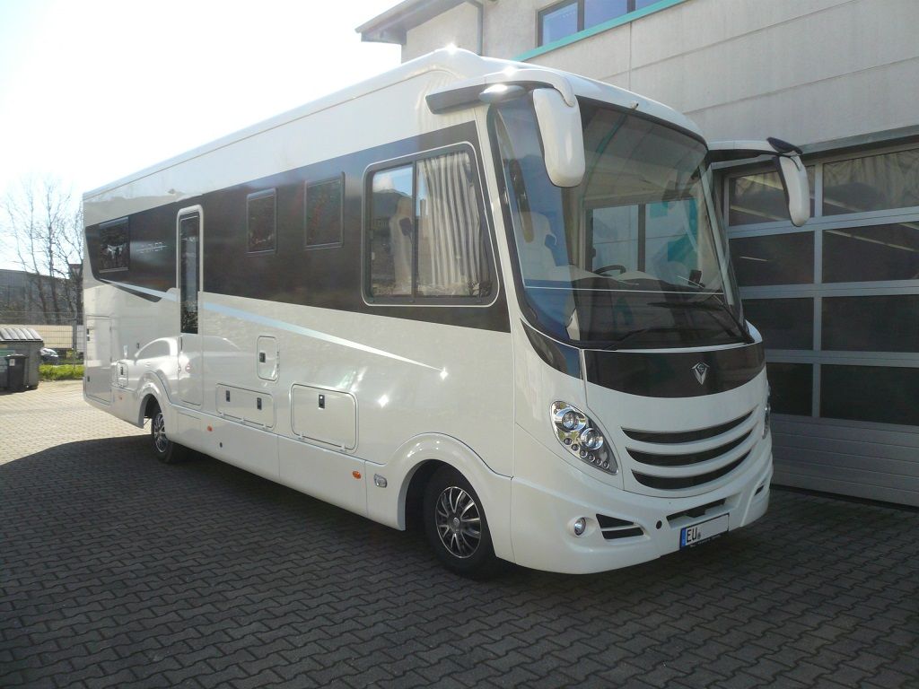 Alpine X803DC-U Navigationssystem mit DAB+ und kapazitivem 8-Zoll Display, Reisemobilsoftware vorinstalliert, Apple CarPlay und Android Auto Unterstützung mit Rückfahrkamera nachgerüstet.