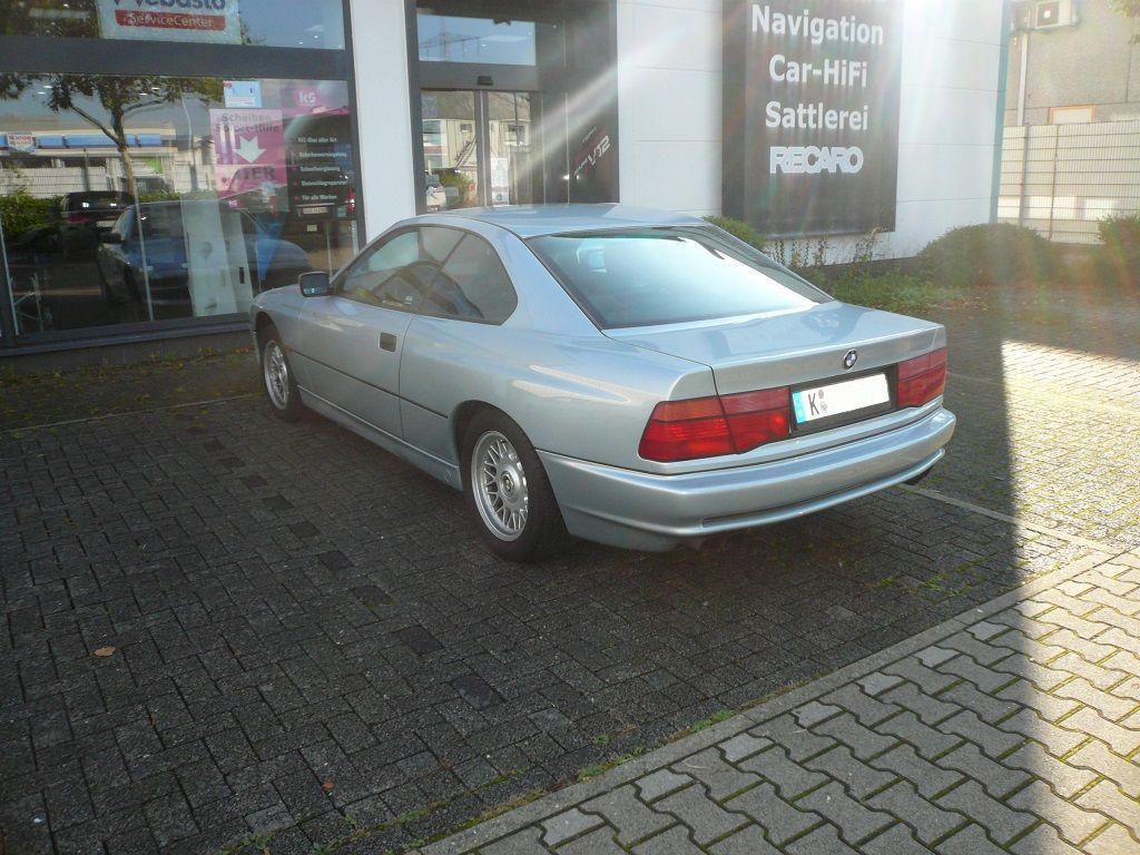 BMW 850. Himmel, A- und C-Säulen in Alcantara neu bezogen.