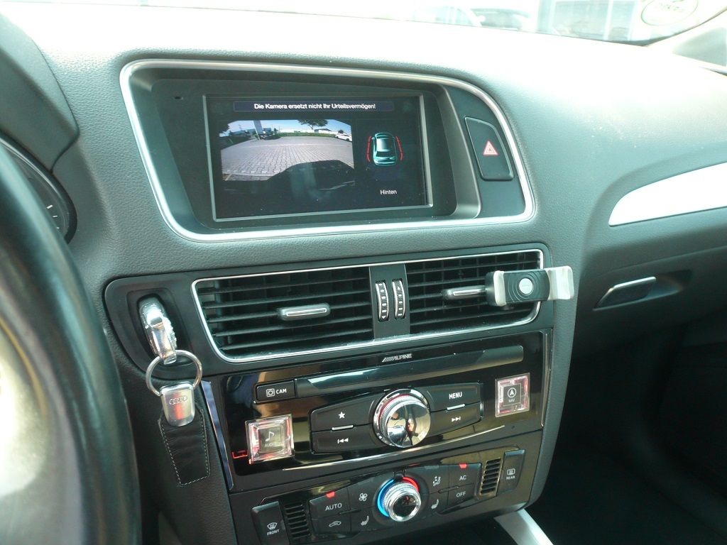 Alpine X703D-Q5 7-Zoll Premium-Infotainment-System inkl. Rückfahrkamera für Audi Q5 mit Navigationssystem, Apple CarPlay und Android Auto Unterstützung nachgerüstet.