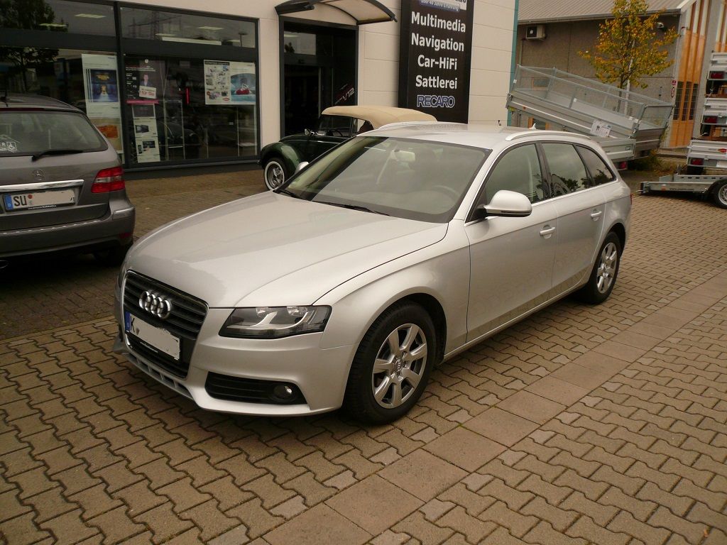 Audi A4 Avant Innenausstattung inkl. vier Türverkleidungs Innenteile in Leder neu angefertigt und montiert.