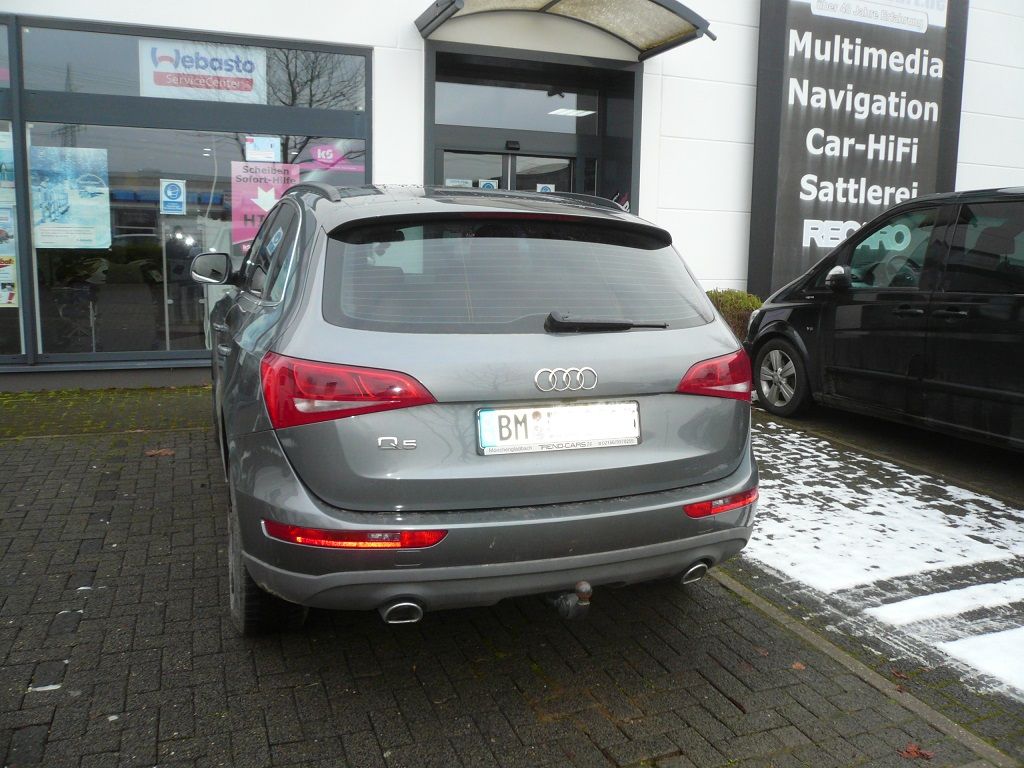 Alpine X703D-Q5 7-Zoll Premium-Infotainment-System für Audi Q5 mit Navigationssystem, Apple CarPlay und Android Auto Unterstützung.