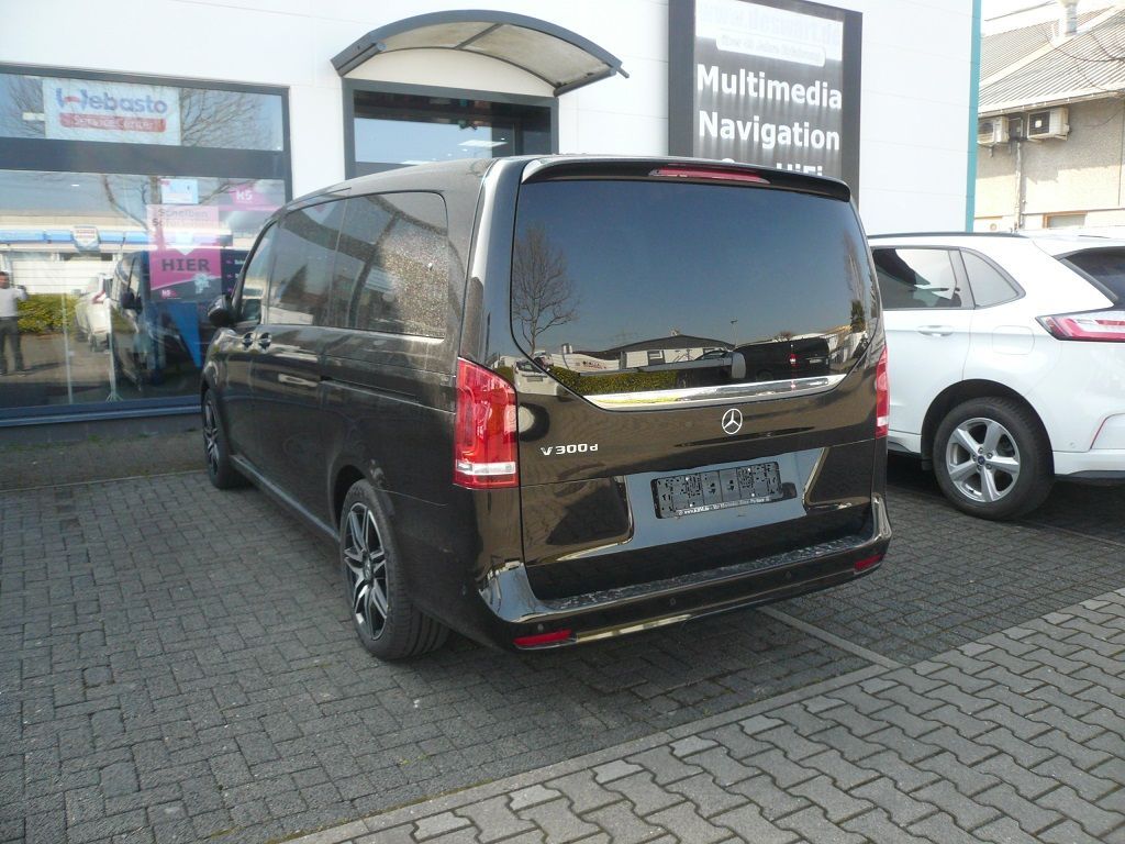 Alpine PKG-RSE3HDMI26 cm (10,1-Zoll) Decken-Monitor mit DVD-Player und HDMI-Eingang in einer Mercedes V-Klasse 2022 nachgerüstet.