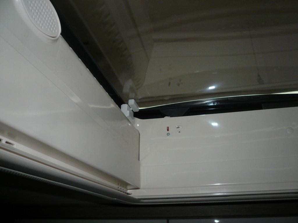 Wir rüsten Thitronik Alarmanlagen in Ihr Wohnmobile nach. Hier die Absicherung von Fenstern mit Funk-Magnetkontakte.