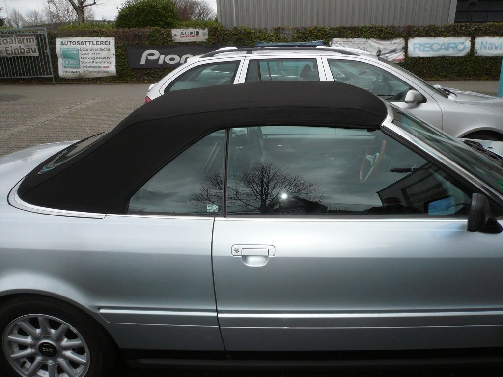 Audi 80, Verdeck Bezug Sonnenland Stoff schwarz geliefert und montiert.