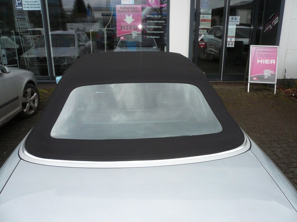 Audi 80, Verdeck Bezug Sonnenland Stoff schwarz geliefert und montiert.