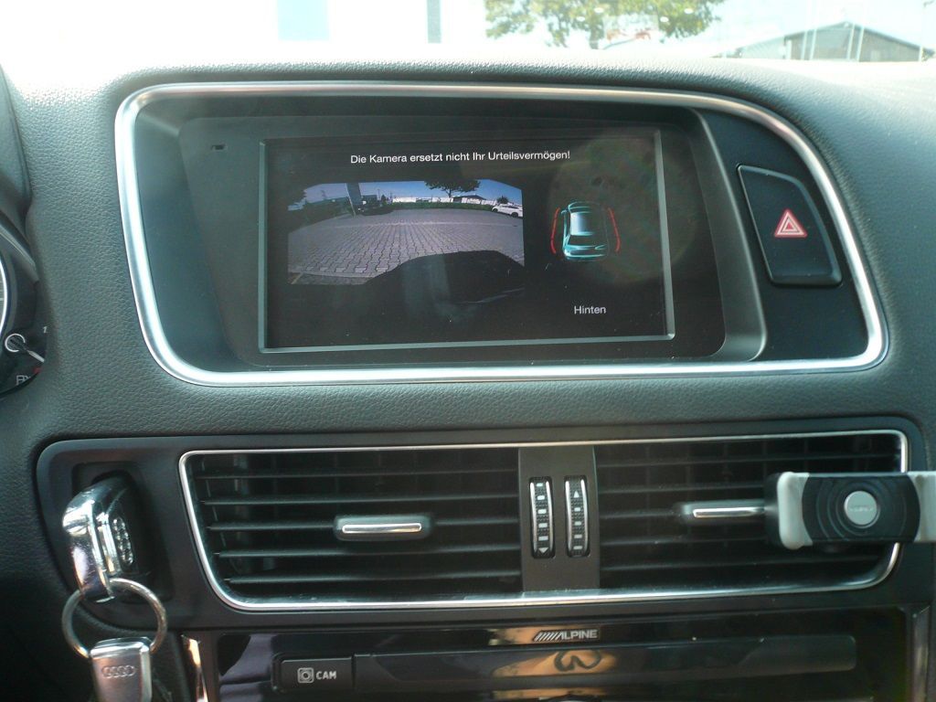 Alpine X703D-Q5 7-Zoll Premium-Infotainment-System inkl. Rückfahrkamera für Audi Q5 mit Navigationssystem, Apple CarPlay und Android Auto Unterstützung nachgerüstet.