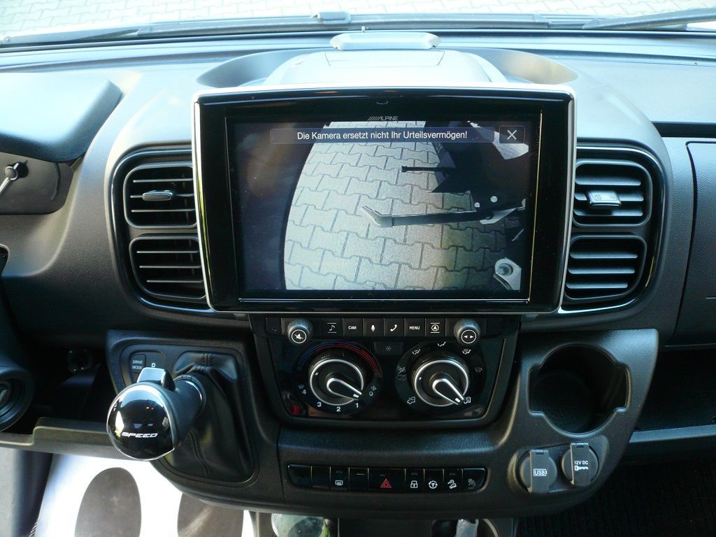 Im aktuellen Ducato 8 haben wir folgende Alpine Produkte nachgerüstet:
Alpine X903D-DU8 Navigation, Rückfahrkamera HCE-C2100RD, Frontkamera HCE-C2600FD, Abwasserkamera HCE-C1100, SPC-R100DU Radial-Lautsprecher, SWC-D84S Subwoofer mit SWA-150KIT Verstärker.
Gegen Diebstahl haben wir die Thitronik Alarmanlage WiPro III safe.lock nachgerüstet.