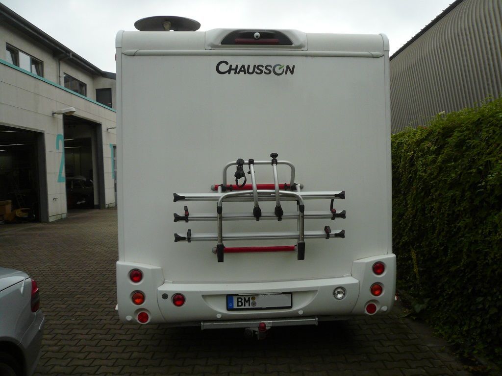 Alpine 9zoll Navigation INE-F904DC inkl. Multi-View Rückfahrkamera und Thitronik Alarmanlage in einem Ford Transit Wohnmobil nachgerüstet.