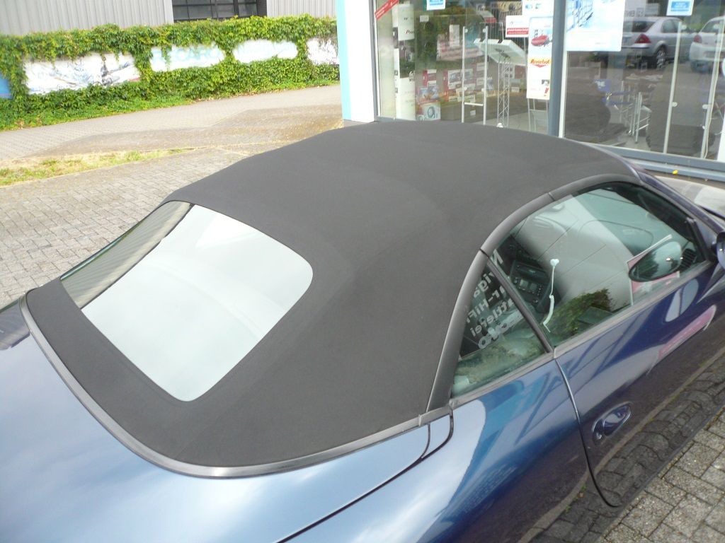 Verdeckbezug in Sonnenland Stoff schwarz, geliefert und montiert.