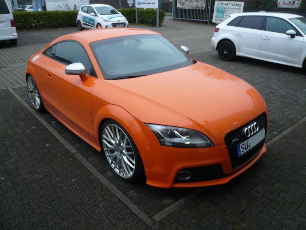 Pioneer SPH-DA230DAB mit Rückfahrkamera und Alpine Aktiv-Subwoofer im Audi TT nachgerüstet.