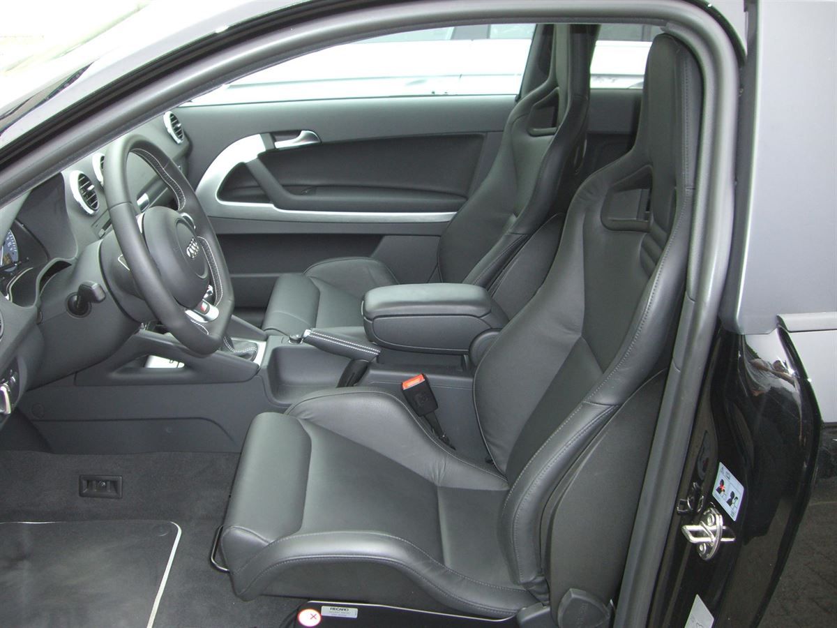 RECARO Sportster CS Sitze im Audi A3 montiert.