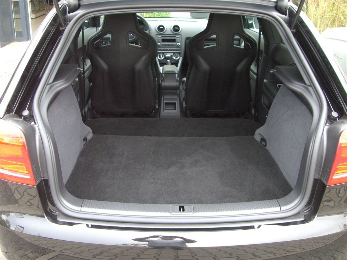 RECARO Sportster CS Sitze im Audi A3 montiert.