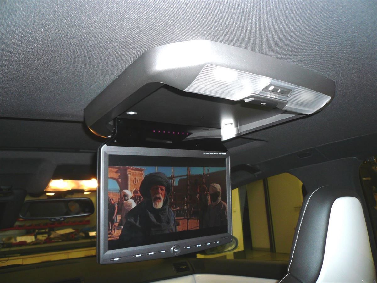 Alpine 10zoll Deckenmonitor im Audi RS4 nachgerüstet.