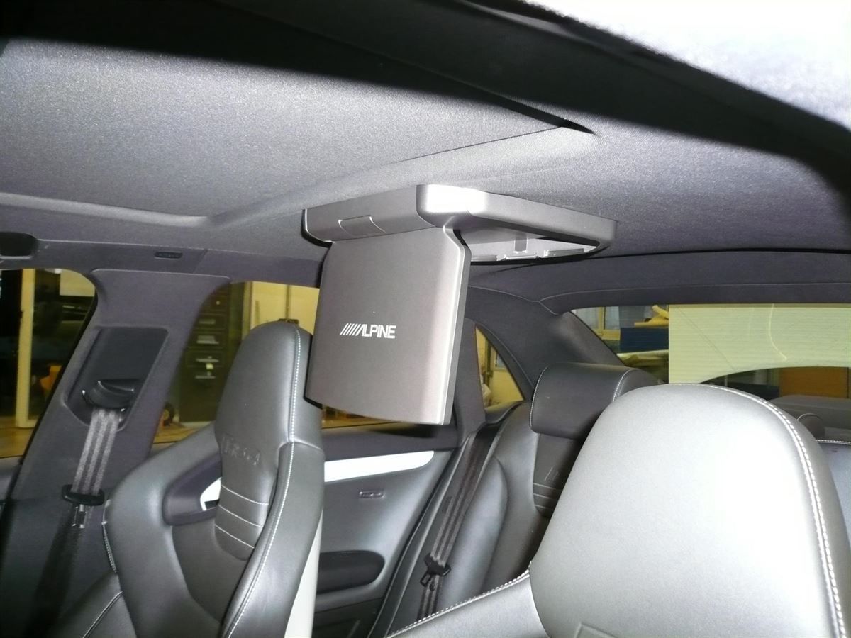 Alpine 10zoll Deckenmonitor im Audi RS4 nachgerüstet.