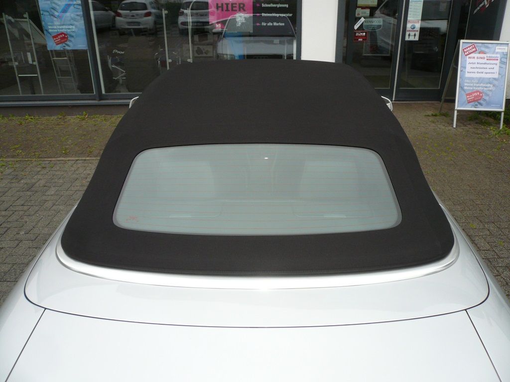 Audi A4, Verdeck Bezug Sonnenland Stoff schwarz mit beheizter Glasheckscheibe geliefert und montiert.