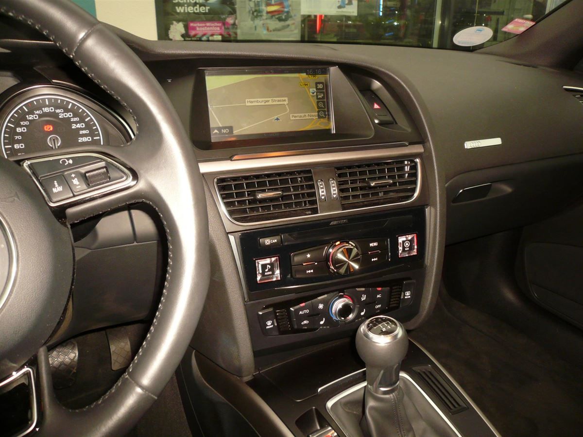 Alpine X702D-A5 7-Zoll Premium-Infotainment-System für Audi A5 mit Navigationssystem, Apple CarPlay und Android Auto Unterstützung nachgerüstet.