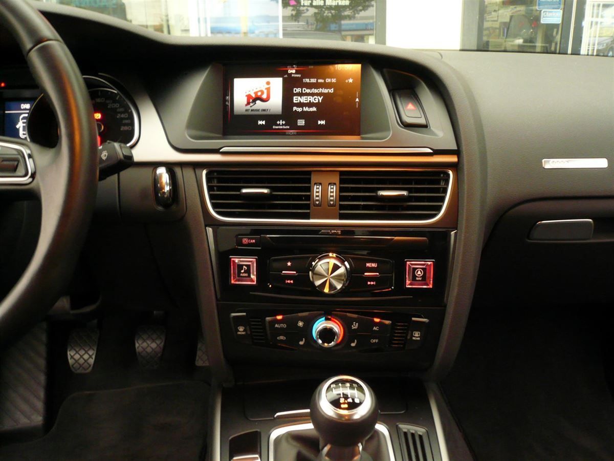 Alpine X702D-A5 7-Zoll Premium-Infotainment-System für Audi A5 mit Navigationssystem, Apple CarPlay und Android Auto Unterstützung nachgerüstet.