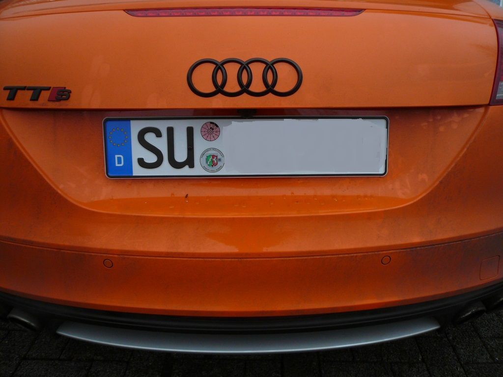 Pioneer SPH-DA230DAB mit Rückfahrkamera und Alpine Aktiv-Subwoofer im Audi TT nachgerüstet.